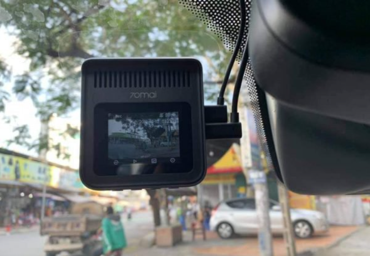 review camera hanh trinh 70mai A400
